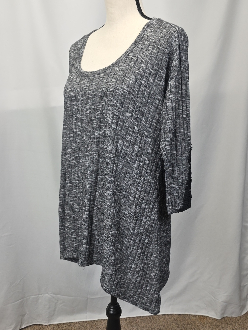 Absolutely Famous Gray Ribbed Scoop Neck Women's Top Size Large